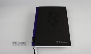 Hardcover Buchumschlag Lasergravur / Papiergravur. Palegra® veredelt Print.