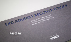 Einladungskarte Lasergravur / Papiergravur. Palegra® veredelt Print.