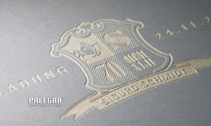 Einladungskarte Lasergravur / Papiergravur. Palegra® veredelt Print.
